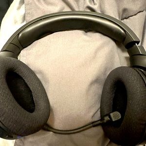 Razer barracuda X wireless headset comes with all pieces great condition